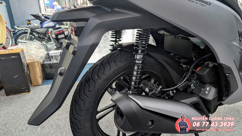Honda SH Y 150i mau bac thep titan duoc ban giao den chi khach de thuong %E2%80%93 Khi su tinh te tim dung chu nhan 2