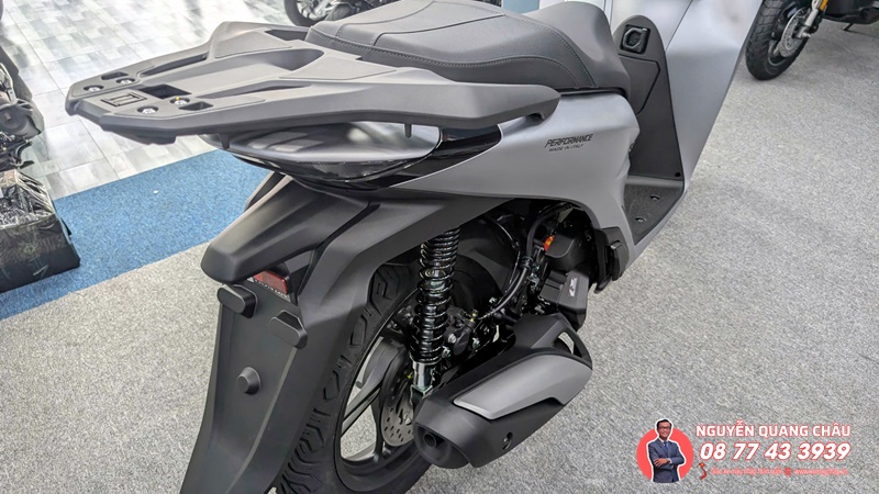Honda SH Y 150i mau bac thep titan duoc ban giao den chi khach de thuong %E2%80%93 Khi su tinh te tim dung chu nhan 3