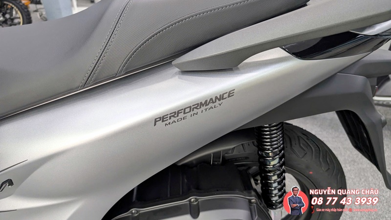 Honda SH Y 150i mau bac thep titan duoc ban giao den chi khach de thuong %E2%80%93 Khi su tinh te tim dung chu nhan 7