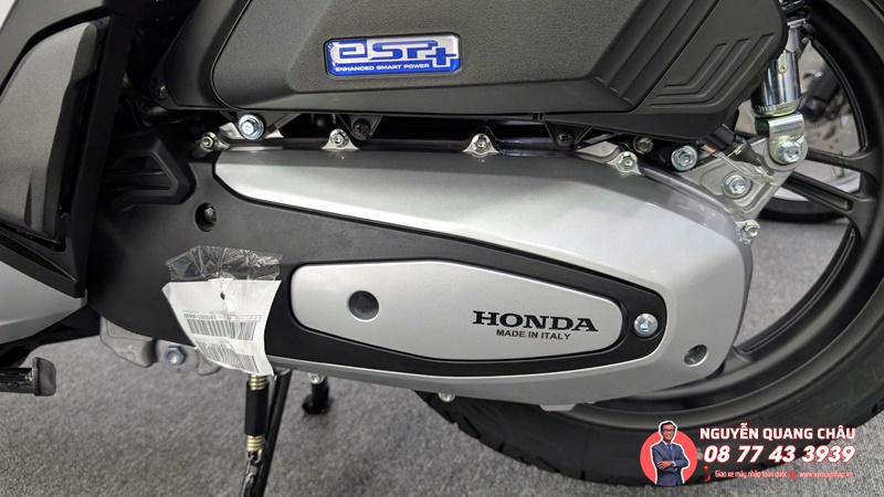 Honda SH Y 150i mau bac thep titan duoc ban giao den chi khach de thuong %E2%80%93 Khi su tinh te tim dung chu nhan 9