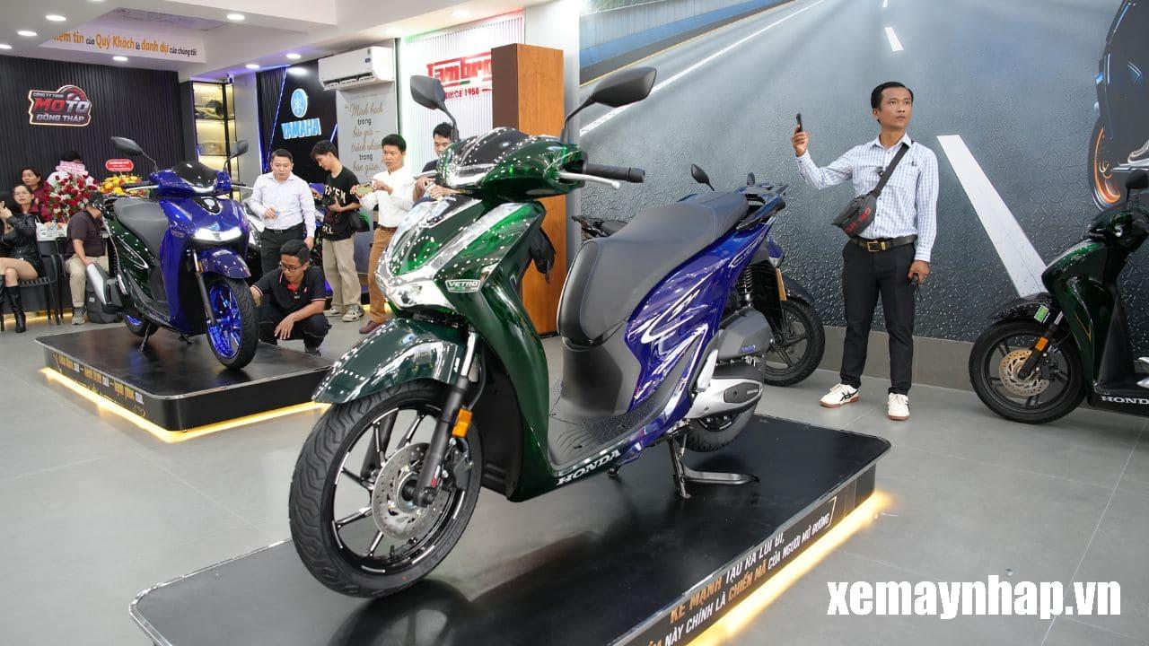 Super Vetro 2 in 1 – Lời giải cho những người không muốn chọn giữa Vetro Green và Vetro Blue 1 Honda SH Italy Super Vetro 2 in 1 Limited