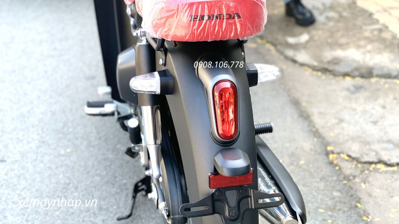 Honda Super Cub C125 ABS 2026 màu đen yên đỏ