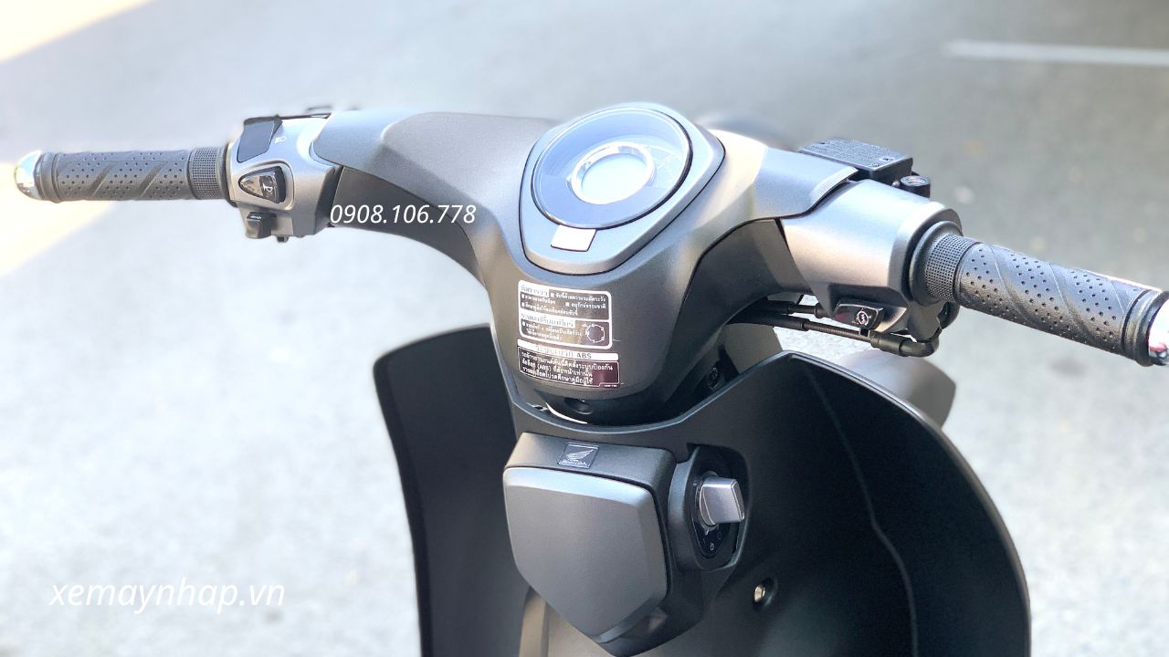 Honda Super Cub C125 ABS 2026 màu đen yên đỏ