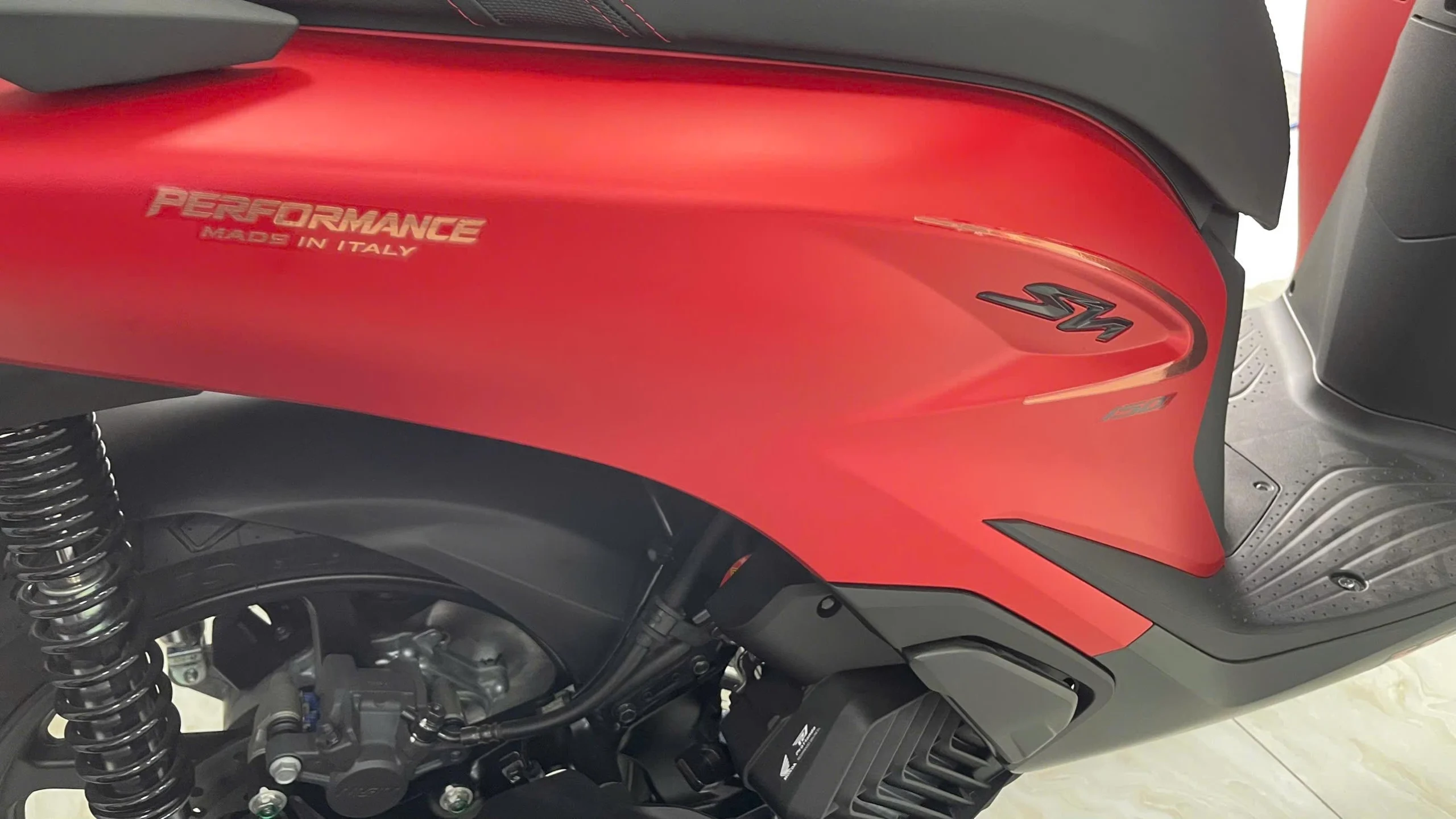 Honda Sh150i Sport Edition nhập Ý 2026 màu đỏ nhám tại Cà Mau
