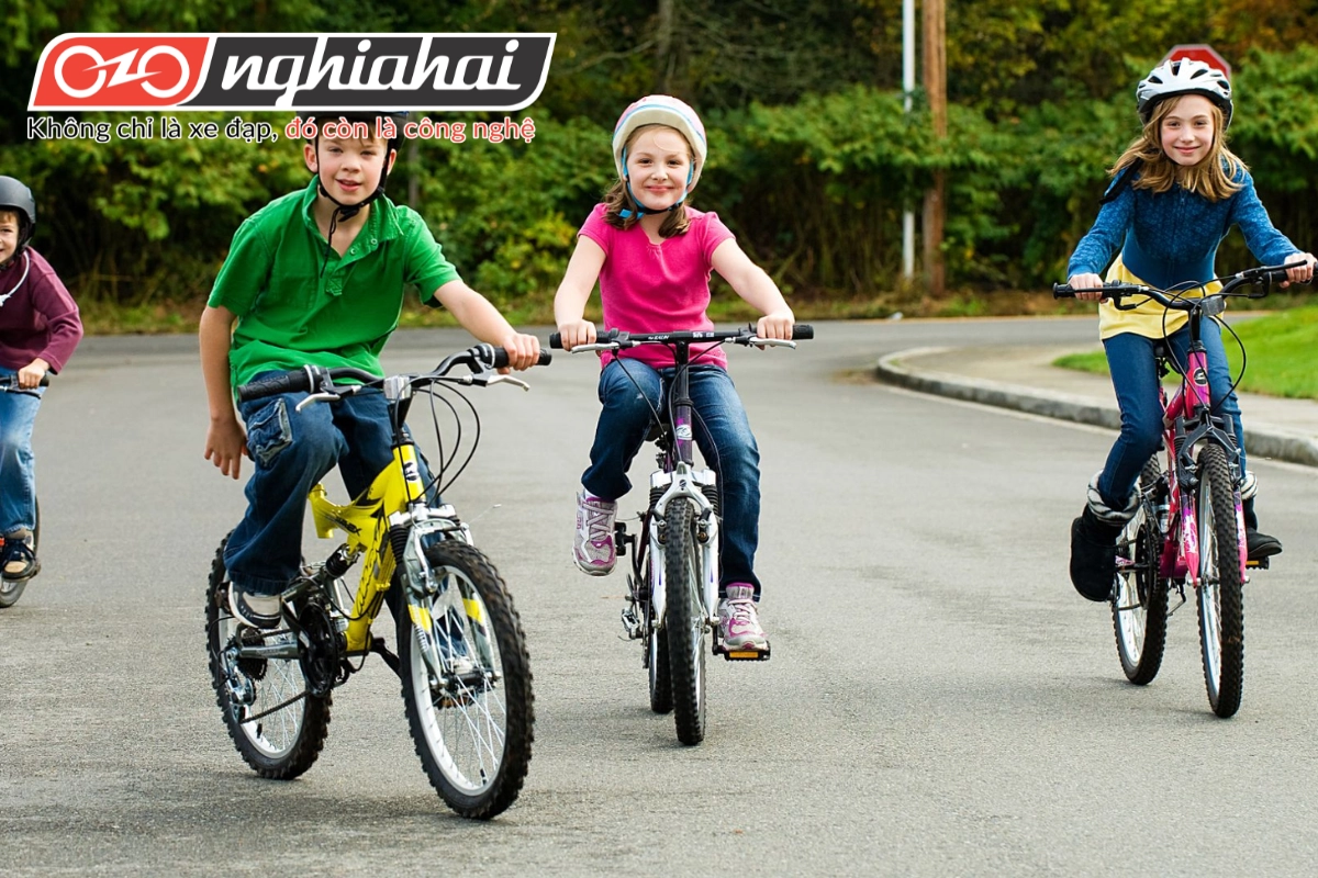 Đi xe đạp mang lại nhiều lợi ích tuyệt vời cho trẻ em